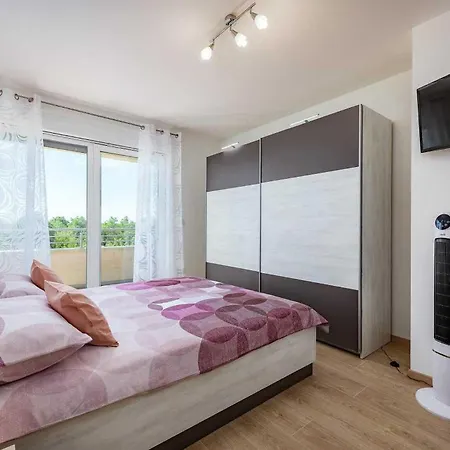 House Nicol Vikendica